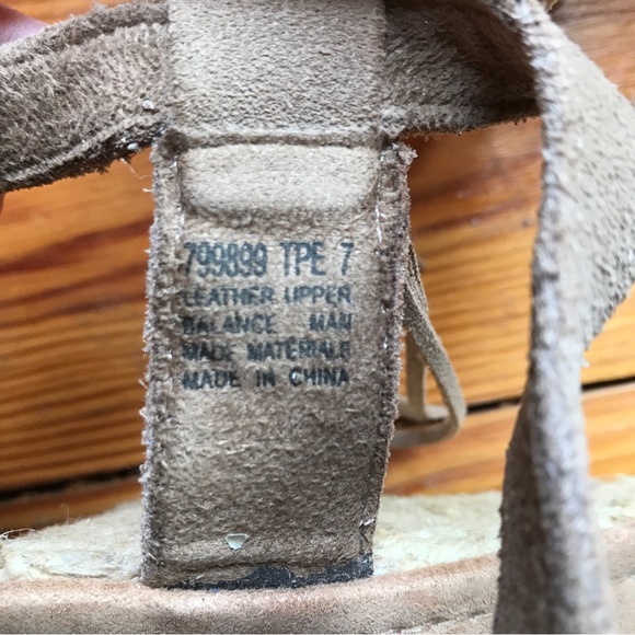 Minnetonka Beige Tan Leather Sandal Wedges, EUC, 7 - Picture 10 of 10